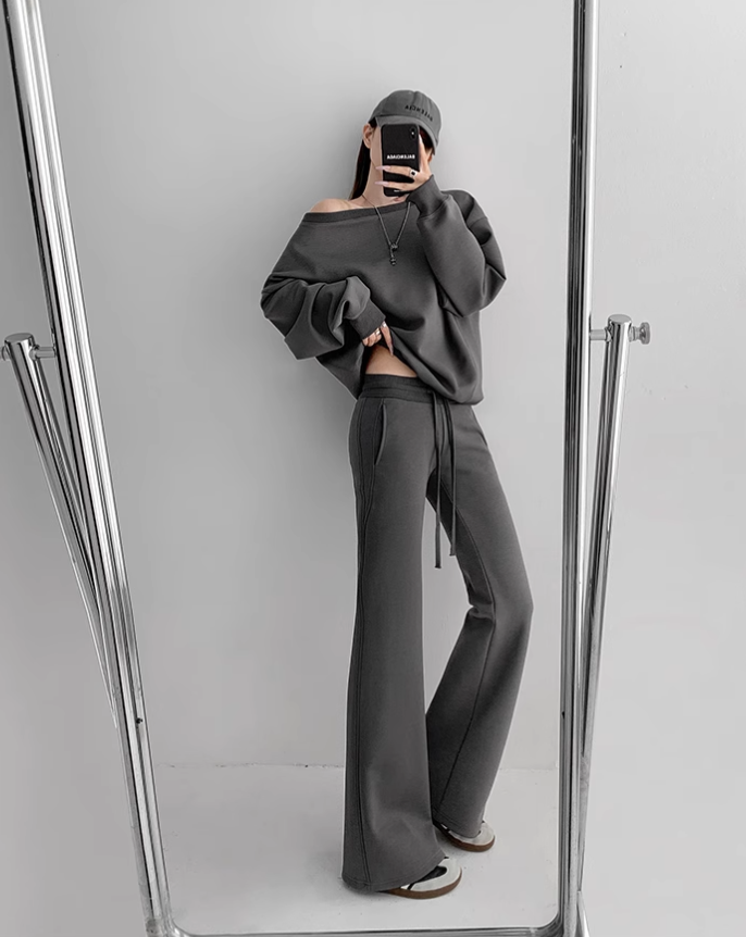 Off shoulder sweatshirt set up