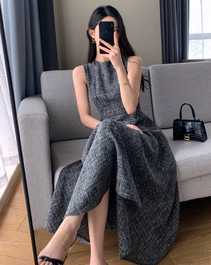 Tweed elegance sleeveless dress