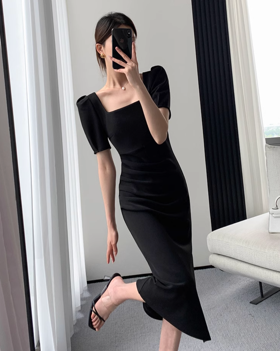 Elegant tight square neck dress （半袖）