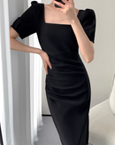 Elegant tight square neck dress （半袖）