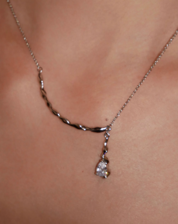 Teardrop silver necklace